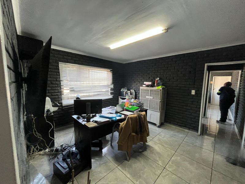 To Let Commercial Property for Rent in Montague Gardens Western Cape